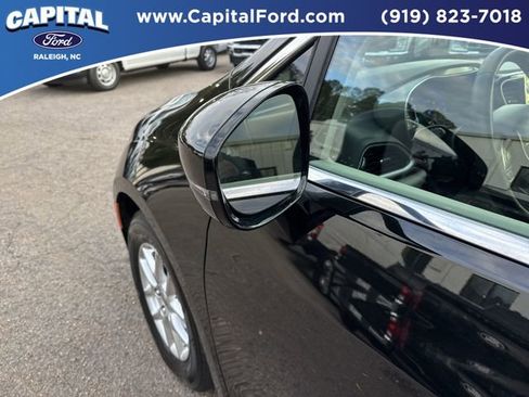 Used 2024 Chrysler Pacifica Touring-L image 12