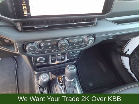 Used 2026 Jeep Wrangler Unlimited Sahara w/ Dual Top Group AWD/4WD image 25