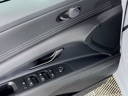 Certified 2025 Hyundai Elantra SEL image 18