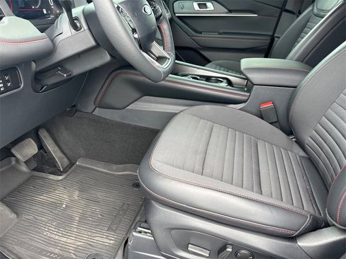 Used 2025 Ford Explorer ST-Line w/ Premium Package image 10