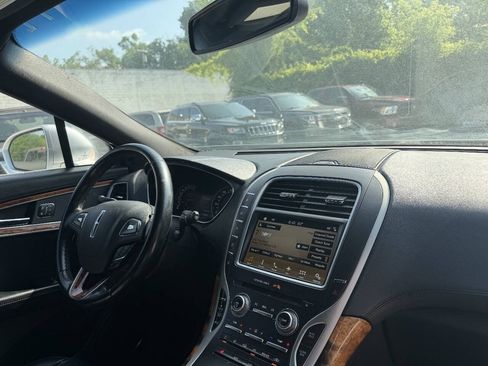 Used 2018 Lincoln MKX Select w/ Select Plus Package AWD/4WD image 11