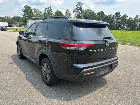 Used 2025 Nissan Pathfinder SV FWD image 5