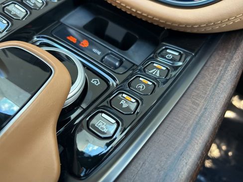 Used 2021 Aston Martin DBX AWD/4WD image 56