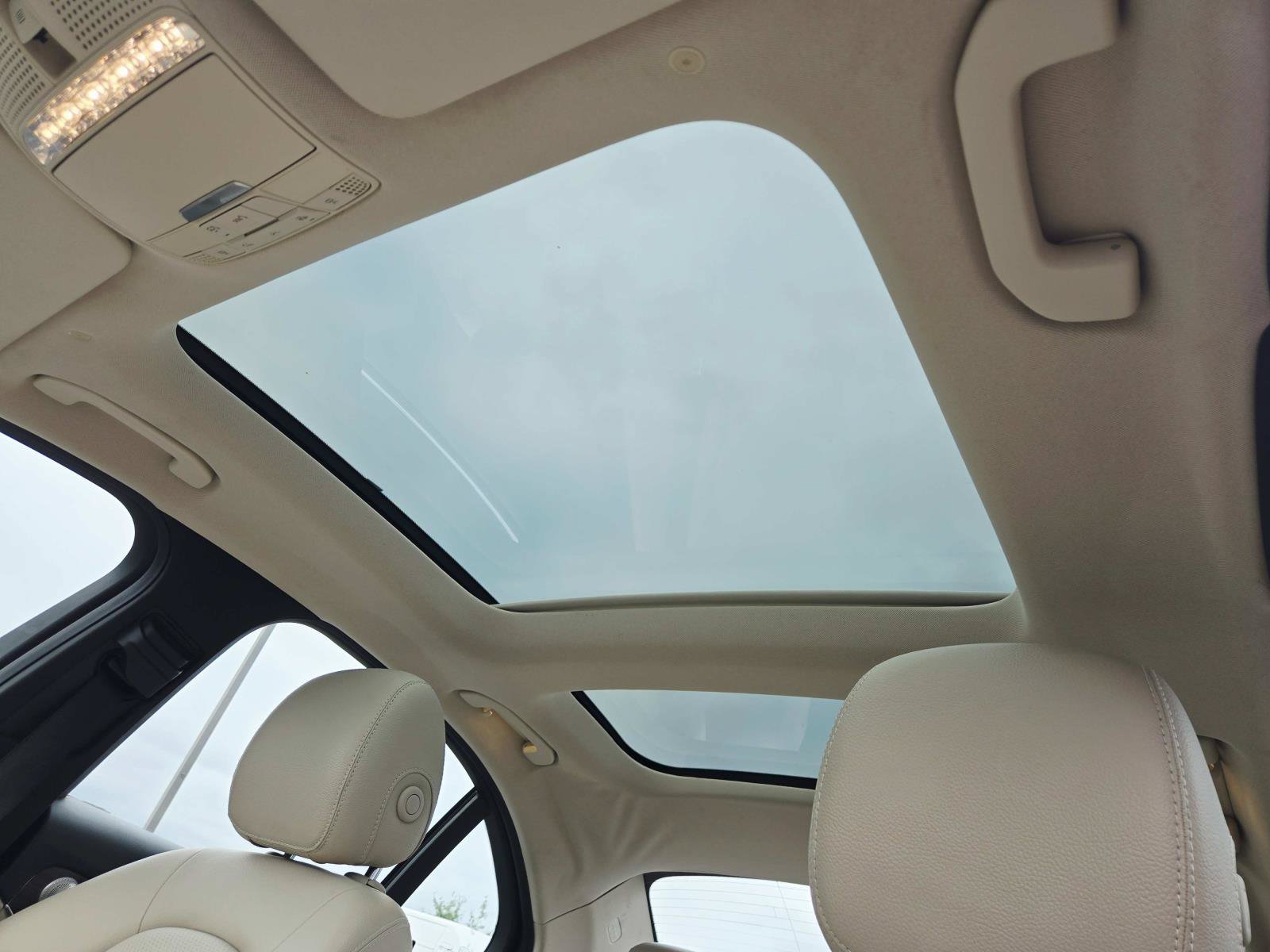 Used 2019 Mercedes-Benz C 300 4MATIC Sedan image 10
