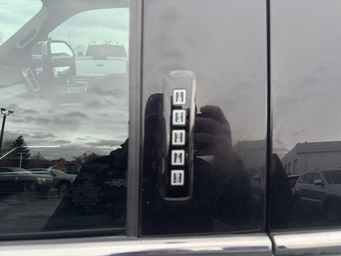 Used 2022 Ford F350 Platinum image 9