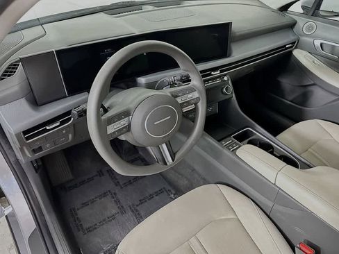 Used 2025 Hyundai Sonata SEL FWD image 2