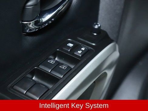 Used 2024 Nissan Titan SV w/ SV Convenience Package image 17