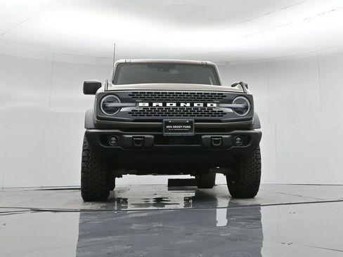 Used 2025 Ford Bronco Badlands image 48