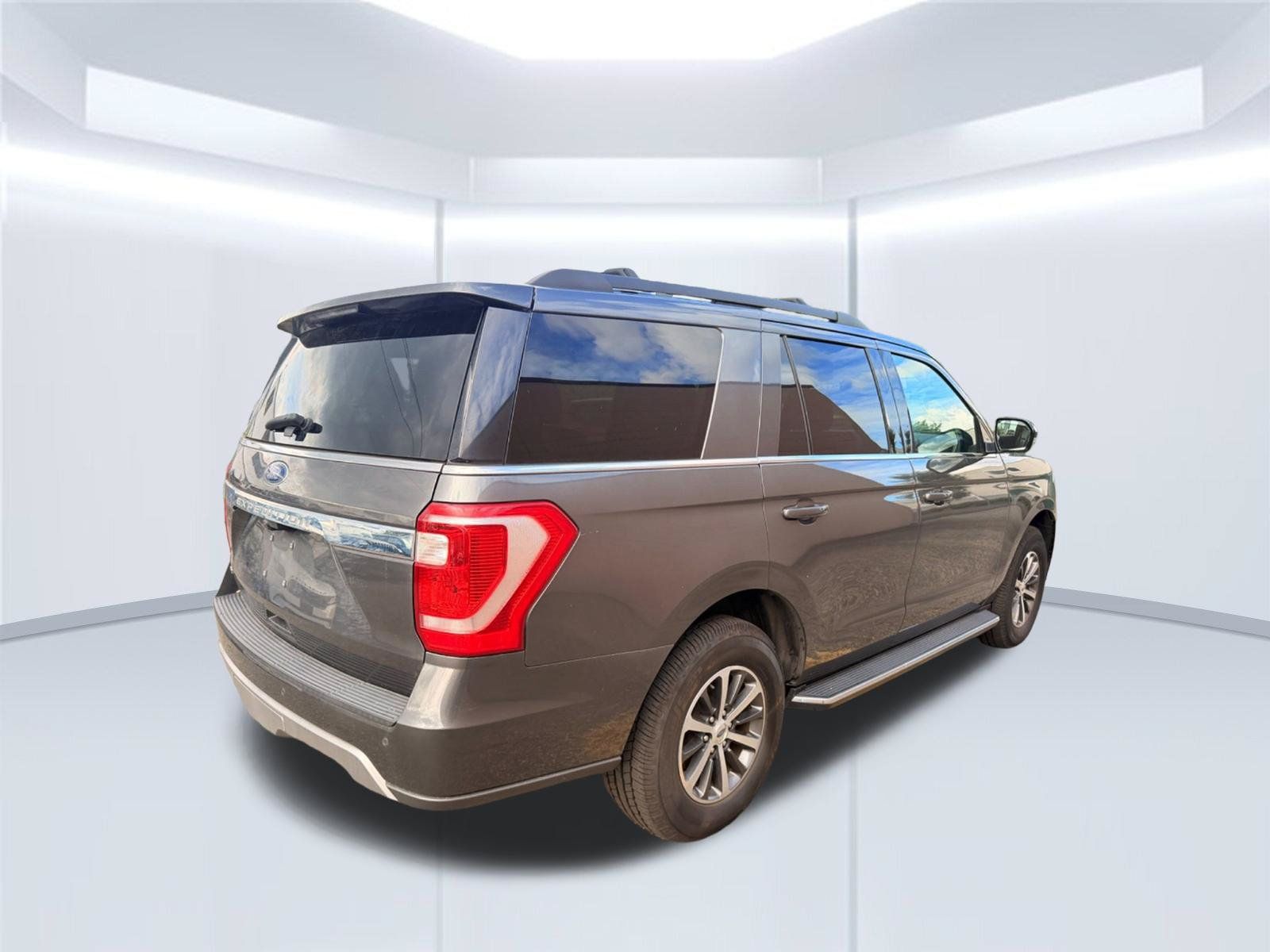 Used 2021 Ford Expedition XLT AWD/4WD image 3