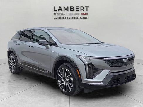 Used 2025 Cadillac Optiq Sport 2 w/ LPO, Floor Liner Package image 7