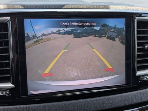 Used 2024 Chrysler Pacifica Touring-L FWD image 18
