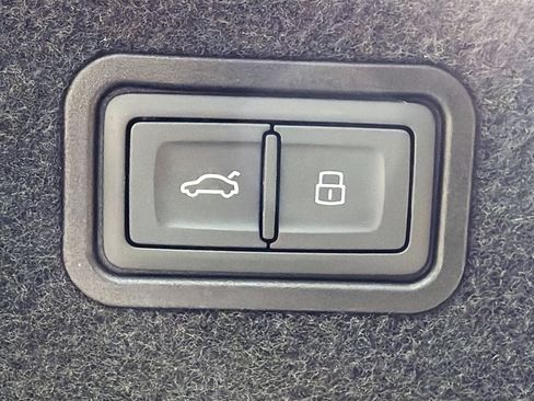 Used 2022 Audi A8 L 3.0T AWD/4WD image 13
