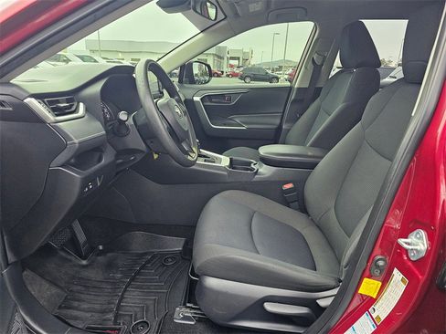 Used 2020 Toyota RAV4 LE image 19