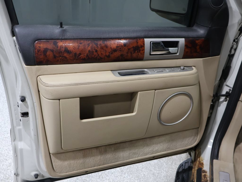 Used 2006 Lincoln Navigator Luxury AWD/4WD image 21