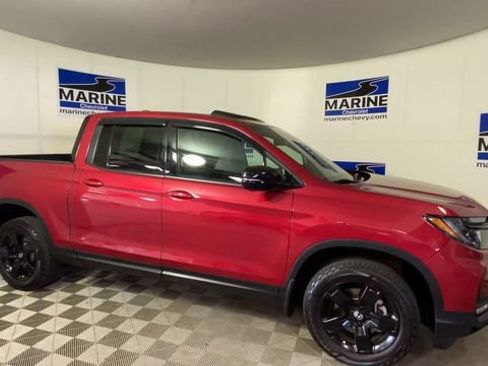 Used 2025 Honda Ridgeline Black Edition image 3