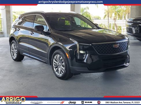 Used 2025 Cadillac XT4 Premium Luxury FWD image 1