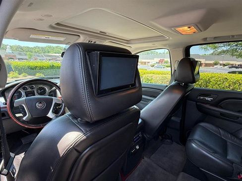Used 2010 Cadillac Escalade Luxury AWD/4WD image 11