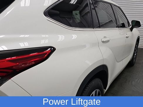 Used 2021 Toyota Highlander XLE AWD/4WD image 10