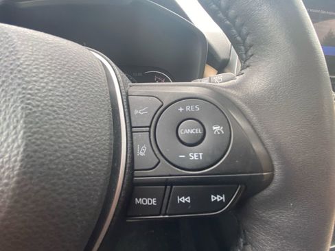 Used 2023 Toyota RAV4 XLE Premium image 17