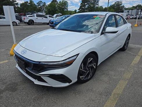 Used 2024 Hyundai Elantra SEL w/ Convenience Package FWD image 22