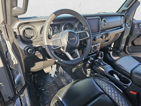 Used 2023 Jeep Gladiator Overland image 14