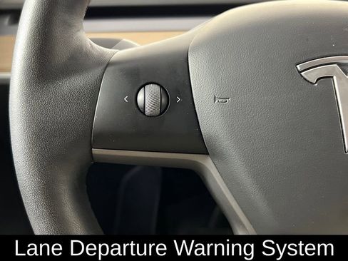 Used 2021 Tesla Model Y Long Range image 8