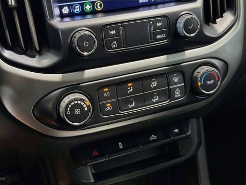 Used 2022 Chevrolet Colorado LT w/ LT Convenience Package AWD/4WD image 17