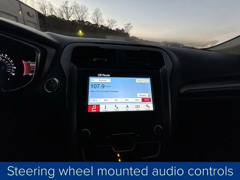 Used 2017 Ford Fusion SE w/ Fusion SE Technology Package image 31