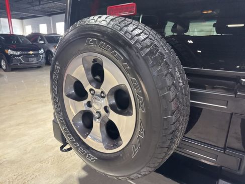 Used 2017 Jeep Wrangler Unlimited Sahara AWD/4WD image 31