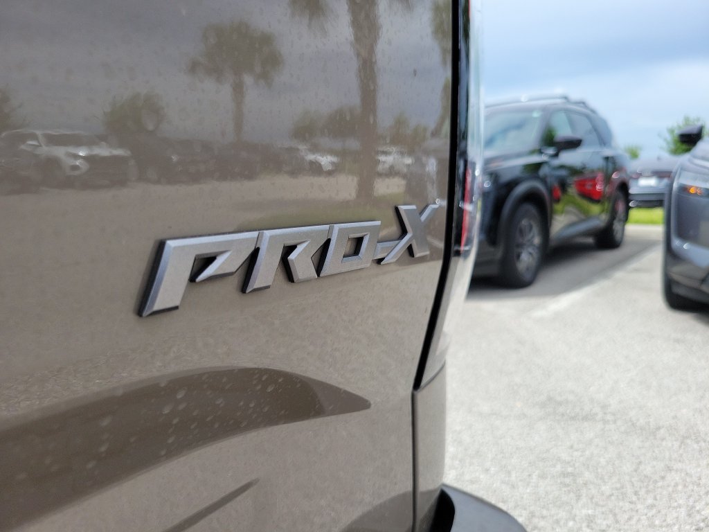 Used 2023 Nissan Frontier Pro-X w/ Tow Package RWD image 6