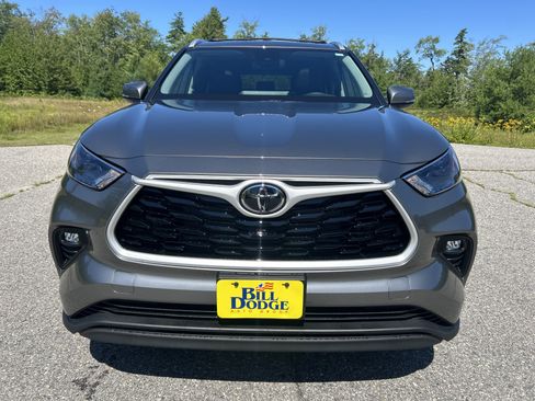 Used 2026 Toyota Highlander XLE AWD/4WD image 2