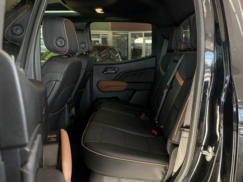 Used 2025 GMC Canyon AT4 w/ Technology Plus Package AWD/4WD image 23