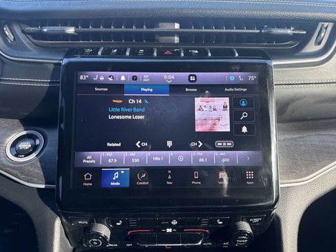 Used 2024 Jeep Grand Cherokee Limited w/ Black Appearance Package image 16