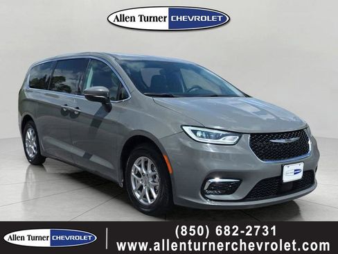 Used 2023 Chrysler Pacifica Touring-L FWD image 1
