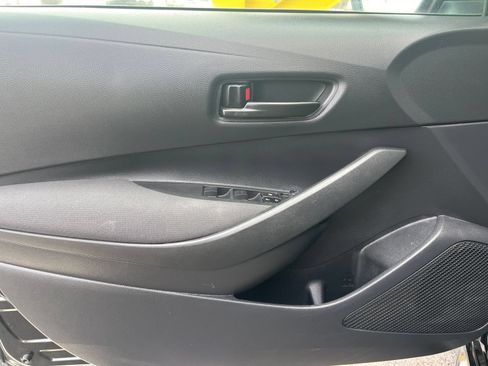 Used 2025 Toyota Corolla LE FWD image 18