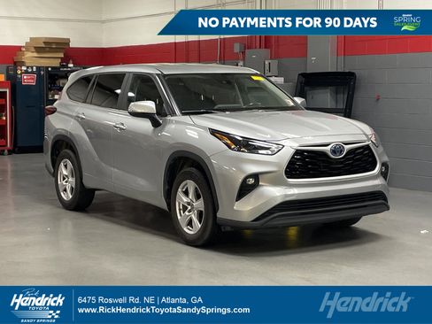 Used 2023 Toyota Highlander LE image 1