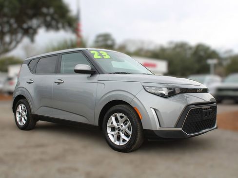 Certified 2023 Kia Soul LX w/ LX Technology Package image 3