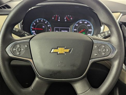 Used 2022 Chevrolet Traverse LS image 16