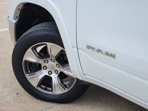 Used 2022 RAM 1500 Laramie AWD/4WD image 17