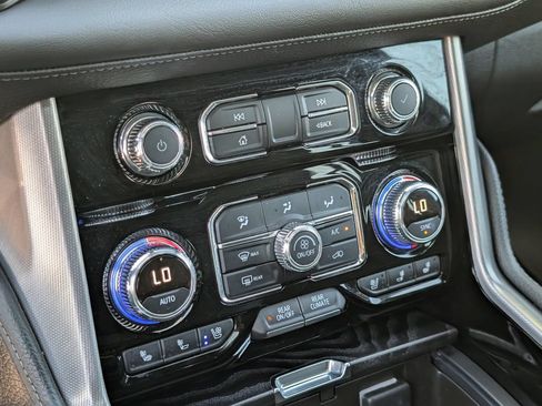Used 2022 GMC Yukon Denali AWD/4WD image 29