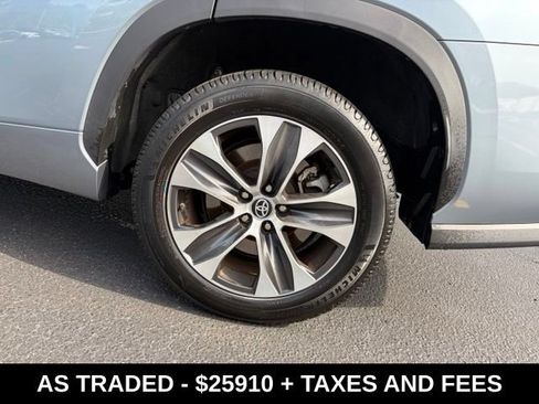 Used 2022 Toyota Highlander XLE FWD image 10