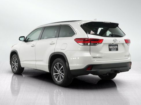 Used 2018 Toyota Highlander XLE AWD/4WD image 3