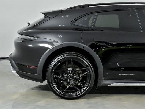Used 2022 Porsche Taycan 4 Cross Turismo w/ Premium Package AWD/4WD image 13