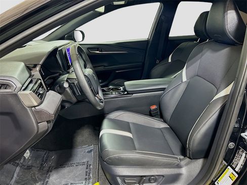 Used 2025 Toyota Camry SE image 17