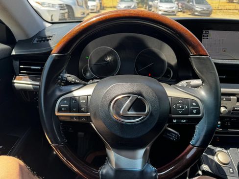 Used 2018 Lexus ES 350 w/ Navigation System Package FWD image 19