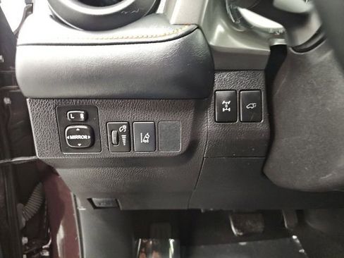 Used 2018 Toyota RAV4 SE w/ Power Extra Value Package AWD/4WD image 17