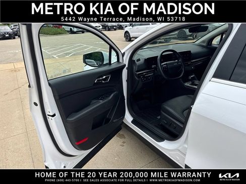 Used 2026 Kia Sportage EX FWD image 11