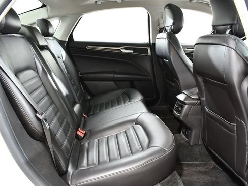 Used 2014 Ford Fusion SE w/ Equipment Group 202A FWD image 19