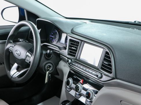 Used 2019 Hyundai Elantra SEL FWD image 25