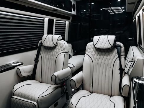 Used 2024 Mercedes-Benz Sprinter 3500 image 44